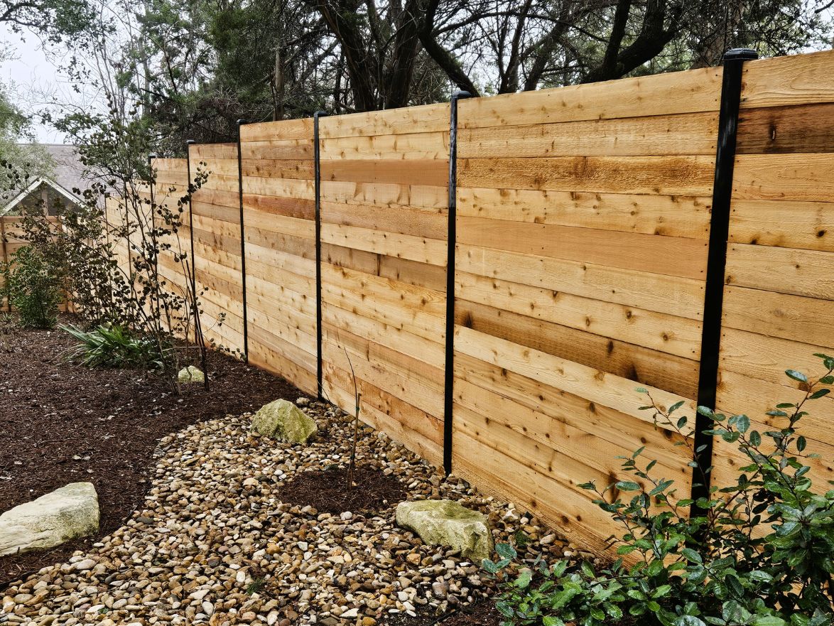 6 FT Horizontal with Metal Posts Fence