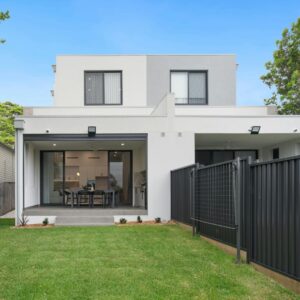 img of house with a fence